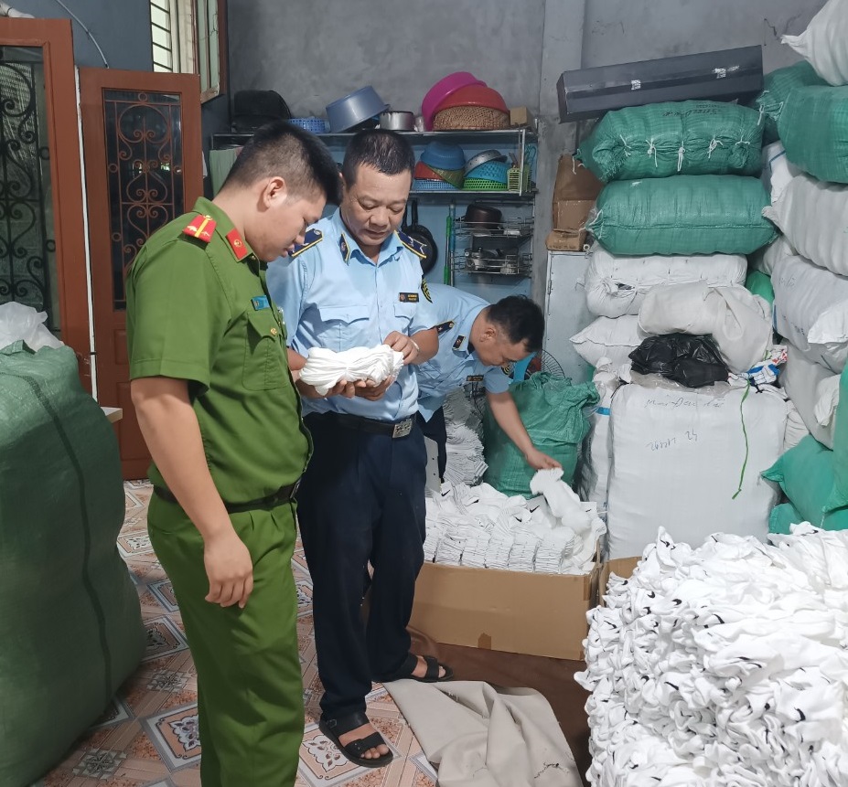 Thái Bình: Kịp thời phát hiện 1,3 tấn hàng hóa có dấu hiệu làm giả